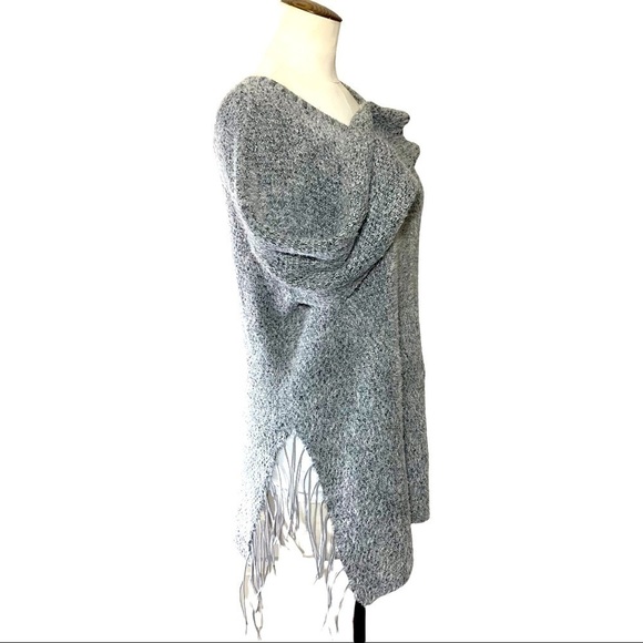 anthropologie Katsumi Soft Cozy Boho Western Fuzzy Gray Knit Fringed Sweater S - Picture 2 of 8